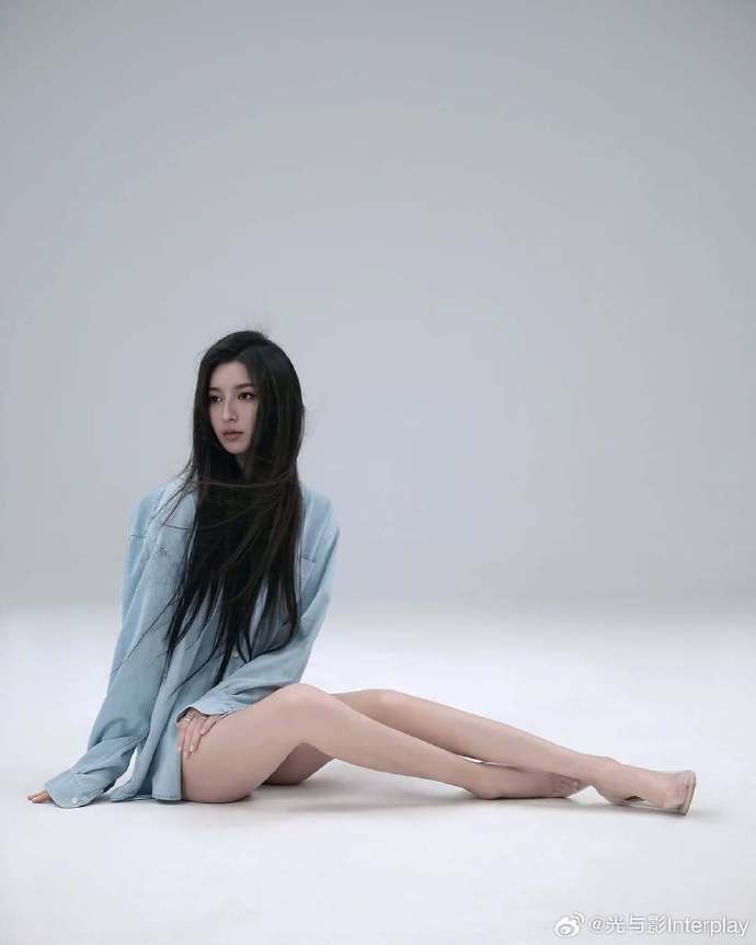 黑镜 封面